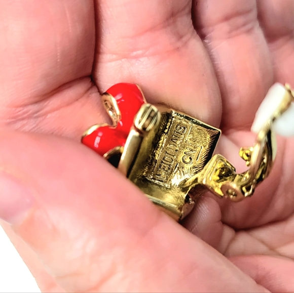 Heidi Daus Gift Shaped Pin and Clip On Earrings Set w/ Swarovski Crystal + Pearl - Picture 9 of 11